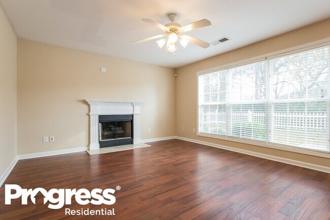 Foto del edificio - 6443 Grand Hickory Dr
