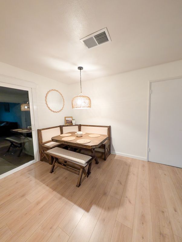 Building Photo - 1309 W 10th St