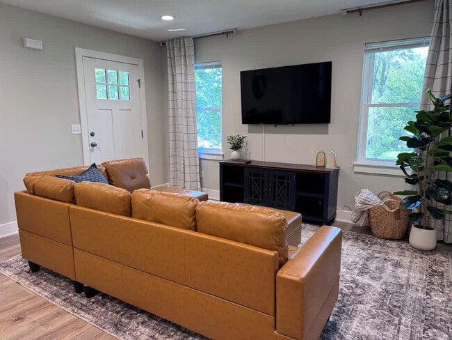 Foto del edificio - 1249 Kinsmoor Ave