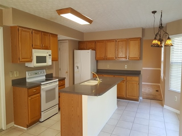 Foto del edificio - 680 Golf View Ct