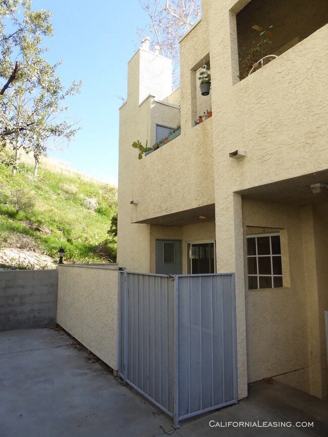 Foto del edificio - 18209 Sierra Hwy