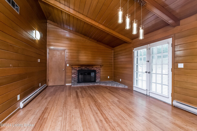 Building Photo - 8903 Royal Oak Dr