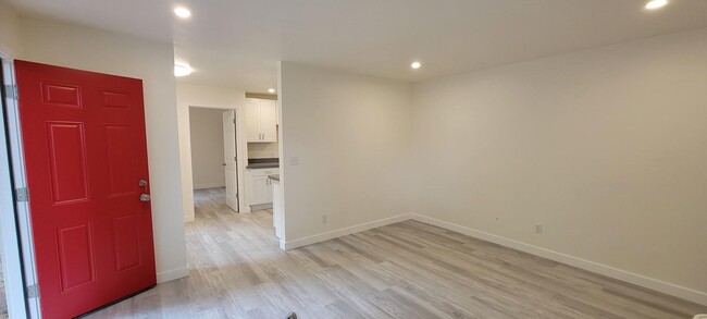 Building Photo - HEO#2-3