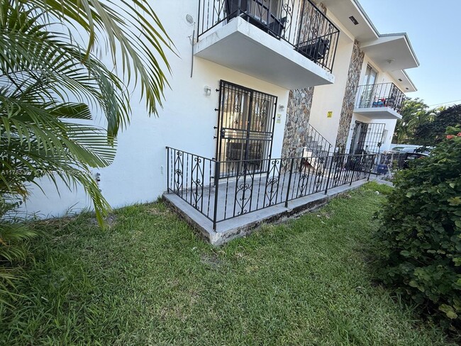 Foto del edificio - 2400 NW 25th Ave