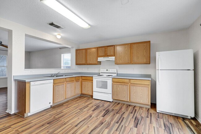 Foto del edificio - ***MOVE-IN SPECIAL: ONE WEEK FREE***Privat...