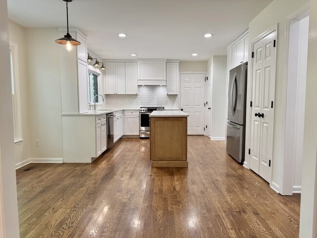 Building Photo - 1370 Buckingham Cir
