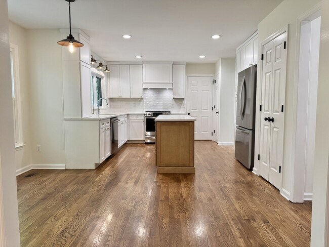 Foto del edificio - 1370 Buckingham Cir