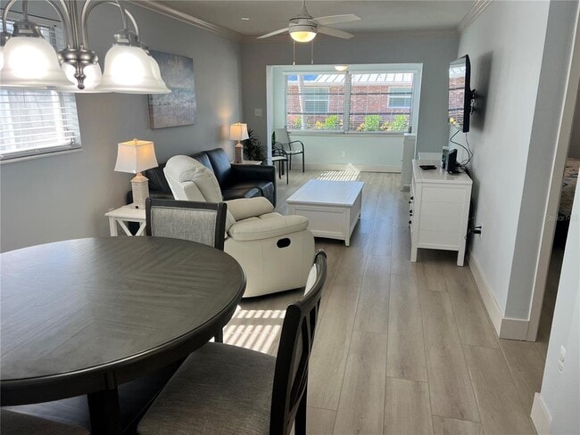 Building Photo - 6020 Midnight Pass Rd