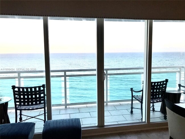 Foto del edificio - 6917 Collins Ave