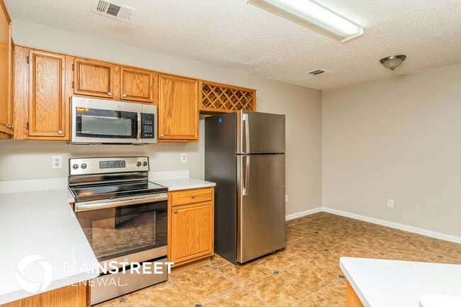 Building Photo - 6821 Driffield Cir W