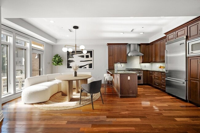 Building Photo - TH3 Henley Pl