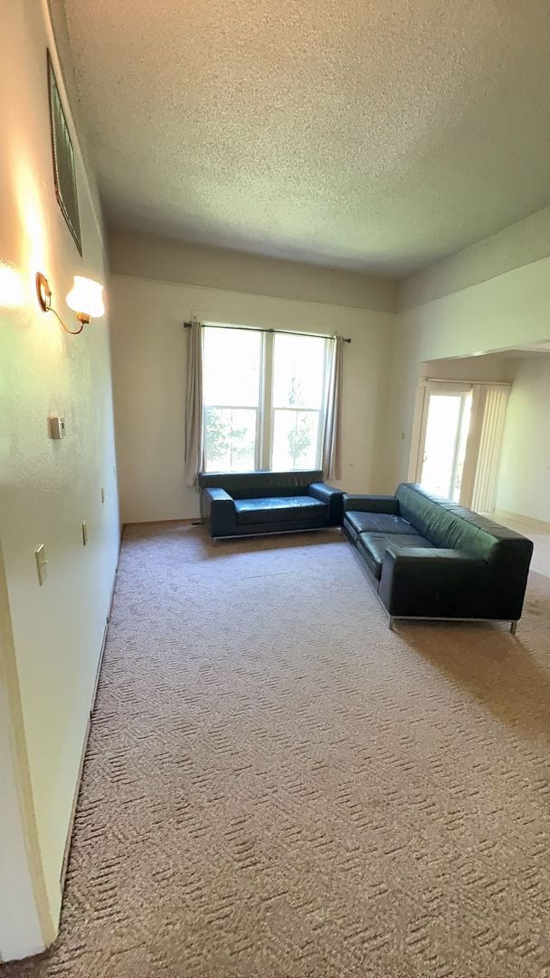 Building Photo - *Reserve NOW for Summer 2026* Great 3 Bedr...