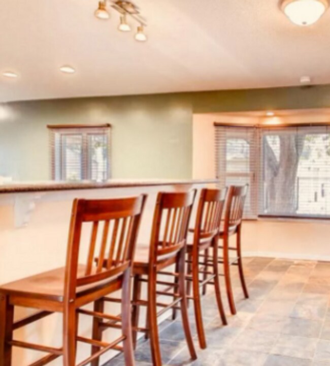 Foto del edificio - Great location *4Bed*1.5Bath* Northeast Mi...