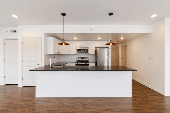 Building Photo - 6619 Ridge Avenue
