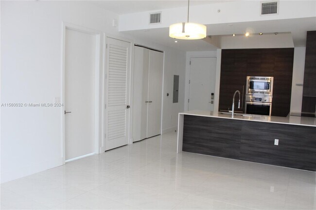 Building Photo - 301 Altara Ave