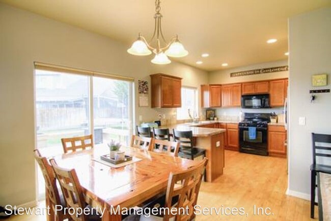 Building Photo - 4 br, 2.5 bath House - 3915 Birddog Drive