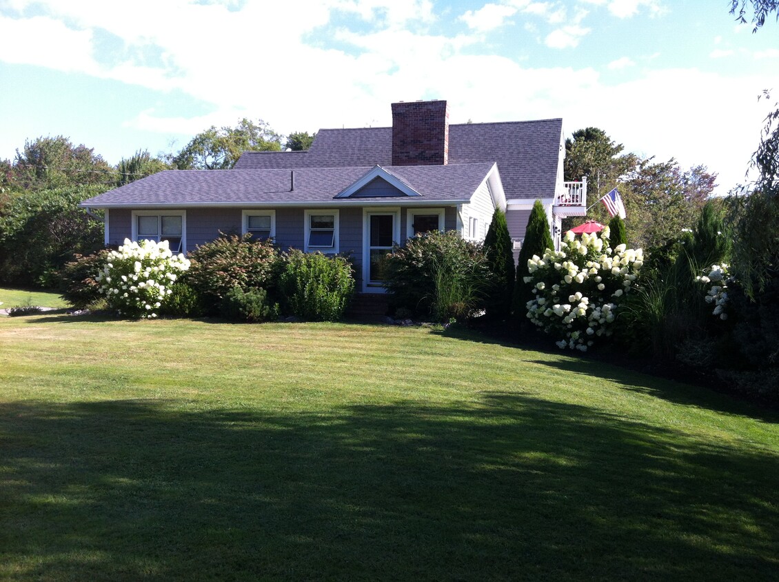 Primary Photo - 304 Pine Point Rd