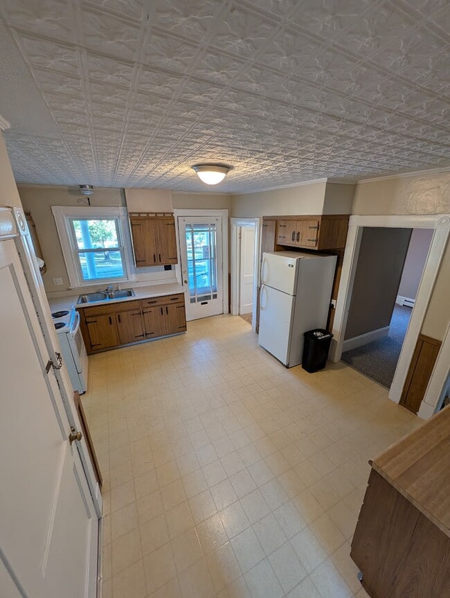 Cocina desde la sala de estar - 54 Highland St