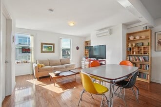 Building Photo - 324 W 4th St Building Photo - 324 W 4th St