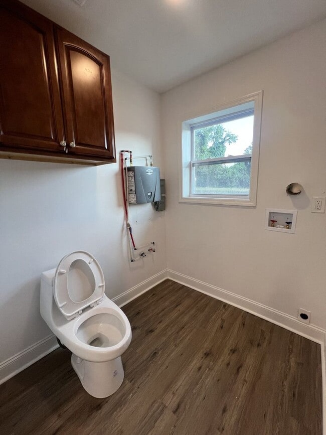 Building Photo - Charming 3-Bed, 2-Bath Gem on Arlington Ave