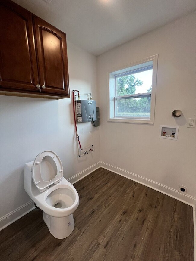 Foto del edificio - Charming 3-Bed, 2-Bath Gem on Arlington Ave