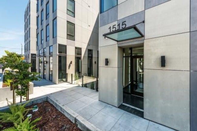 Foto del edificio - HIP 2BR/2BA Inner Mission Top Floor Boutiq...