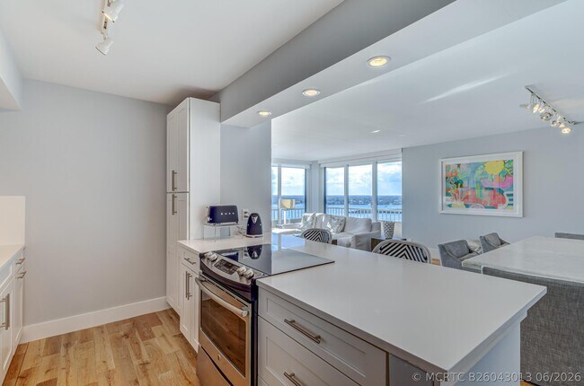 Building Photo - 5510 N Ocean Dr