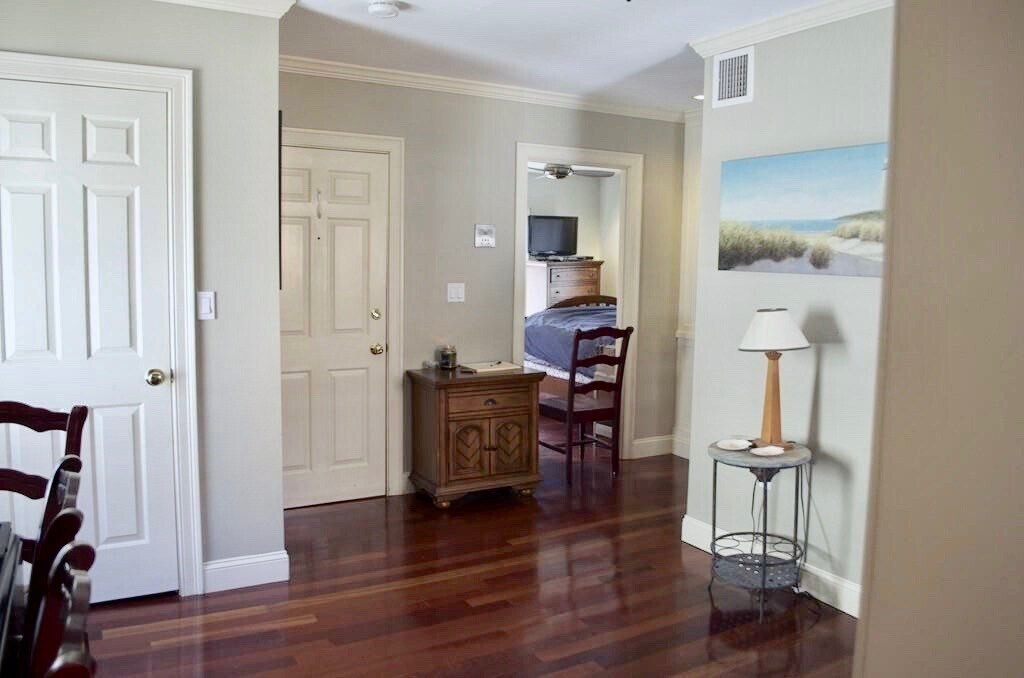 Primary Photo - 11 Parker St