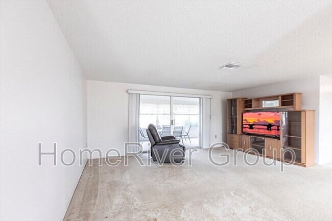 Foto del edificio - 6860 Kenwood Dr