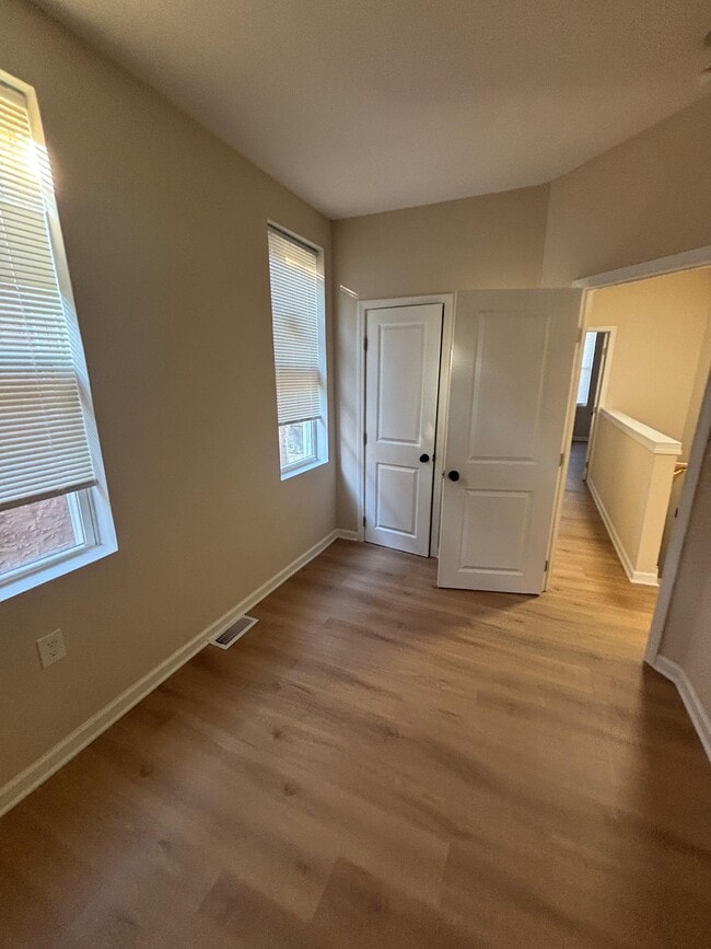 Building Photo - 802 Princeton Ave