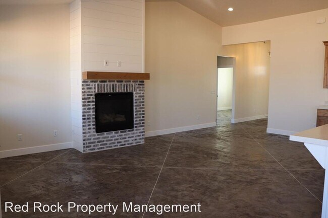 Foto del edificio - 5 br, 3 bath House - 3205 E 2840 S Circle