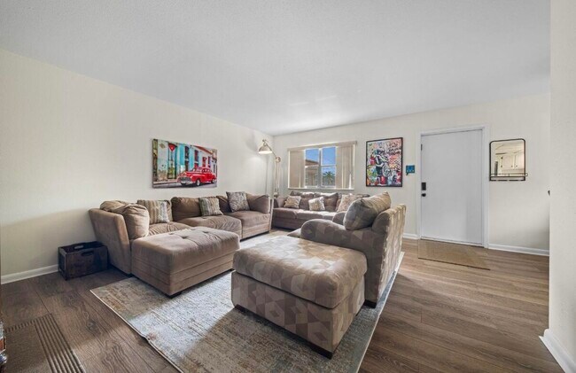 Foto del edificio - 336 Brittany Ave