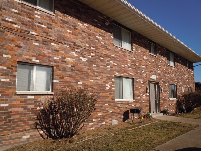 Building Photo - 724 Patty Dr