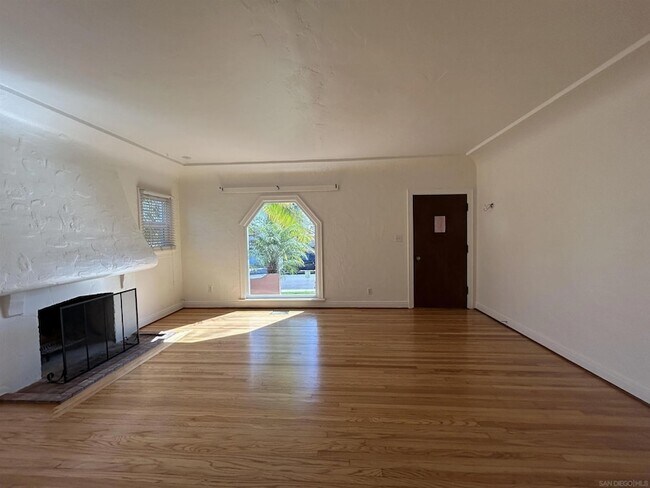 Foto del edificio - 4736 Biona Dr