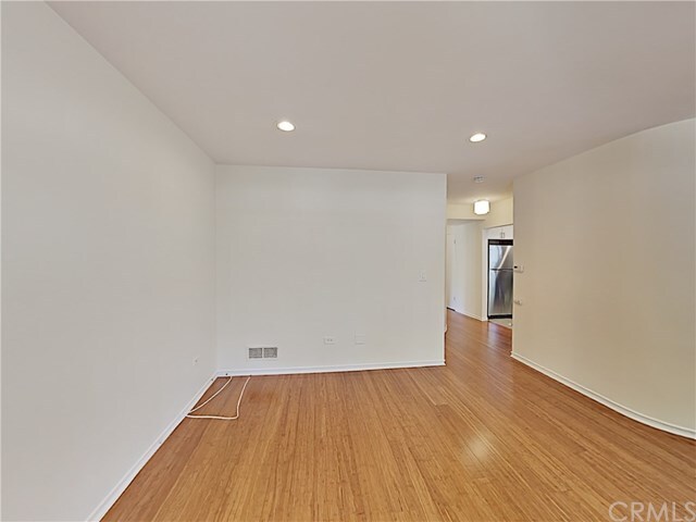 Foto del edificio - 3360 H St