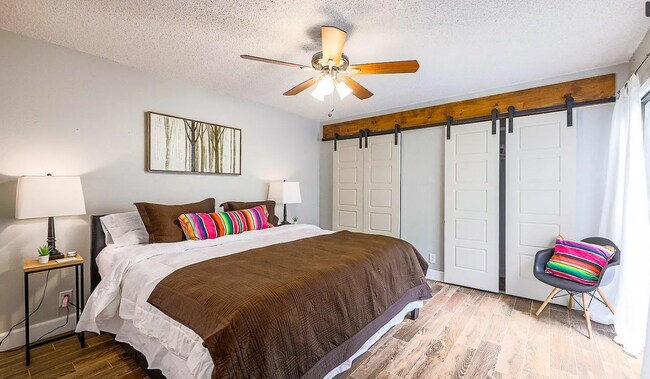 Foto del edificio - 1702 Timber Ridge Dr