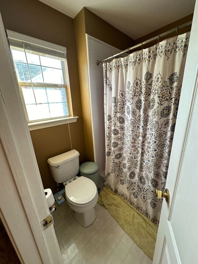 Building Photo - 3 Bedroom 2.5 Bath Single Family Home