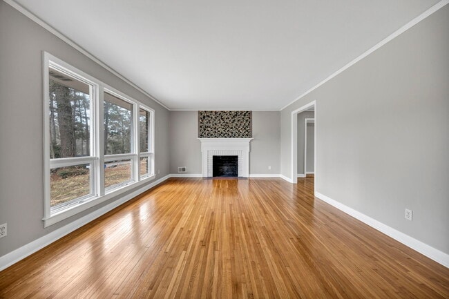 Building Photo - 842 Delverton Rd