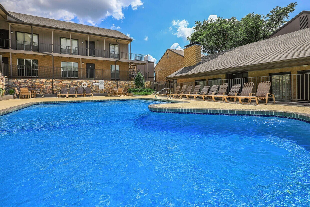 Fox Hills Apartments Dallas, TX