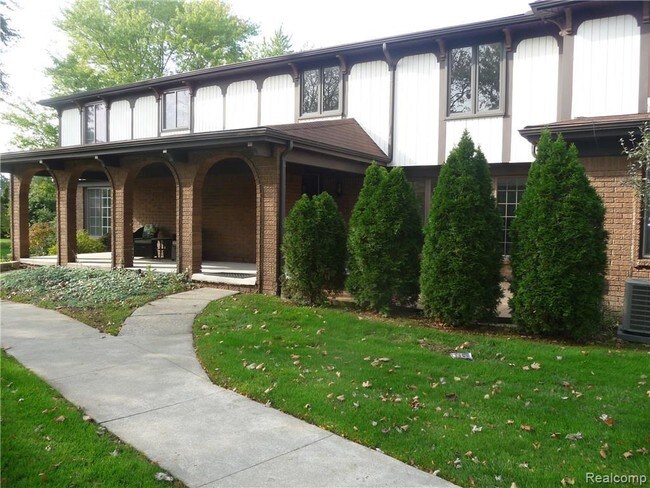 Building Photo - 11604 Meadow Ln Dr