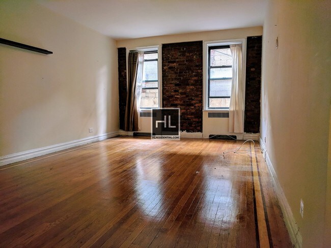 Building Photo - 3111 Crescent St
