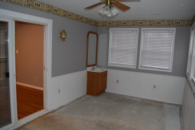 Building Photo - 4320 S Seneca