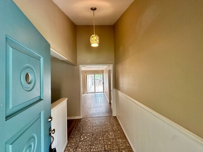 Foto del edificio - 5925 Caldwell Dr