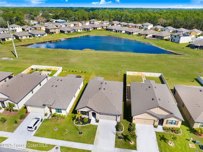 Building Photo - 201 Bubbling Ln