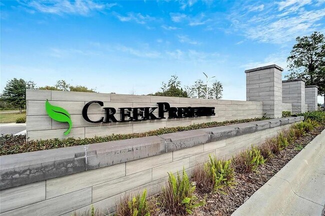 Foto del edificio - 5466 Logan Cave Ave