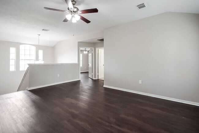 Building Photo - 1818 Oak Ridge Dr