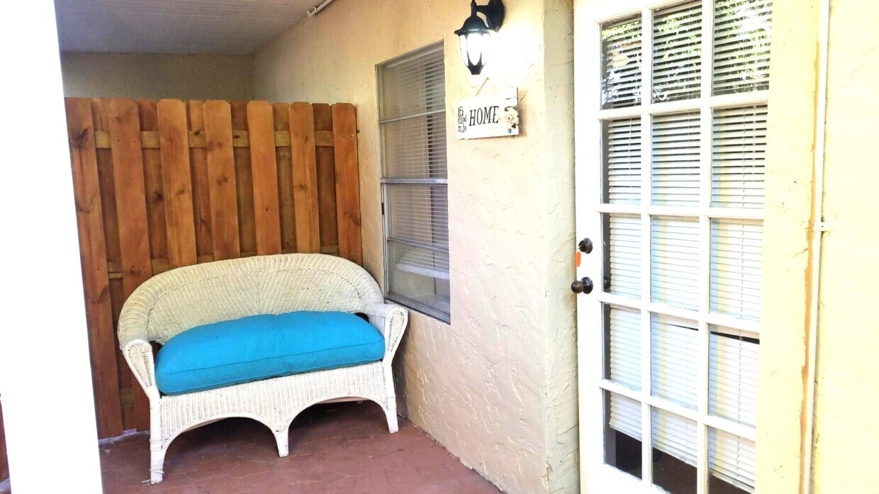 Foto principal - 206 Edgewood Dr