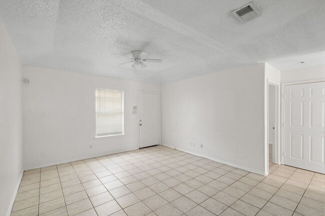 Foto del edificio - 1219 W Carmen Ave