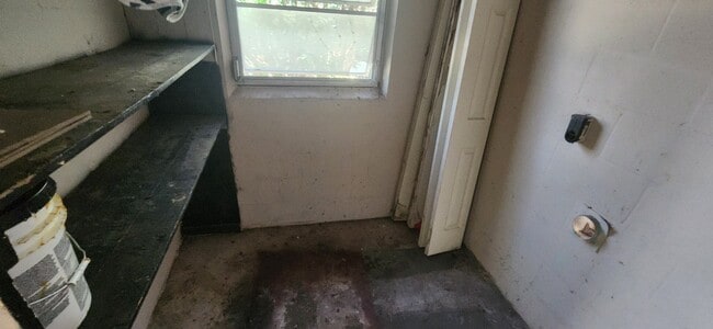 Building Photo - 3323 Ross Cir