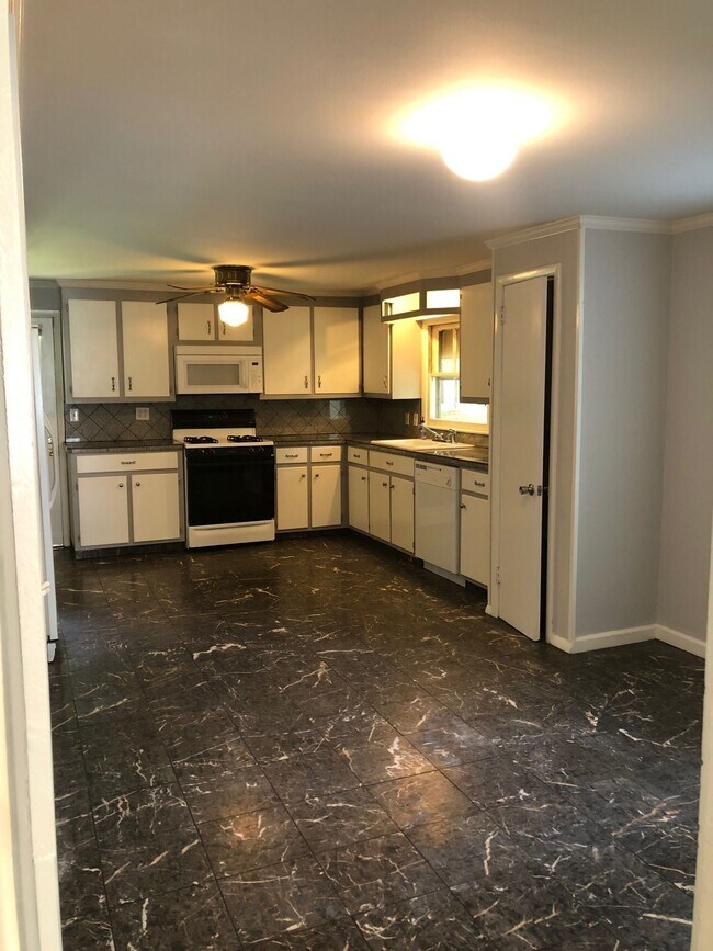Building Photo - 402 Acklen Park Dr